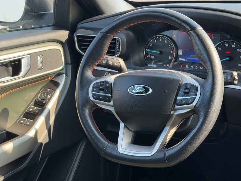 Ford Explorer Vehicle Image 13