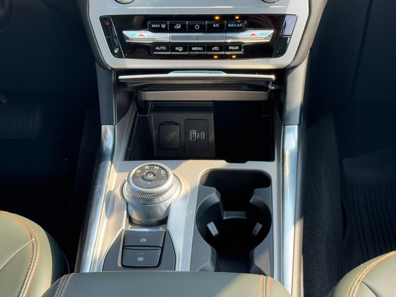 Ford Explorer Vehicle Image 15