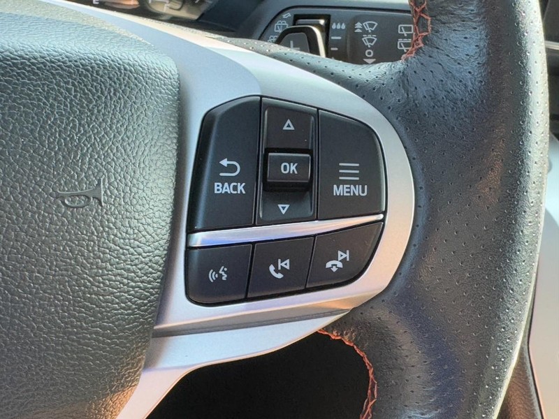 Ford Explorer Vehicle Image 18