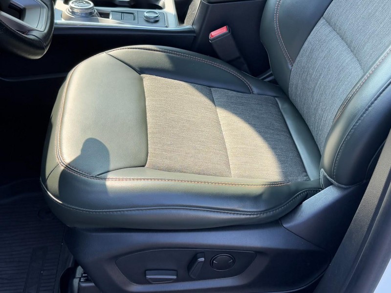 Ford Explorer Vehicle Image 25