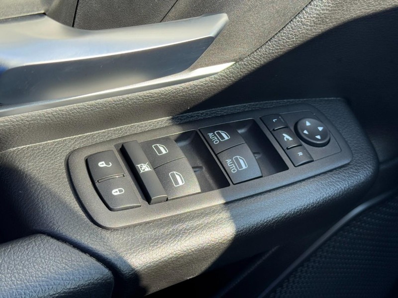 Ram 1500 Vehicle Image 24