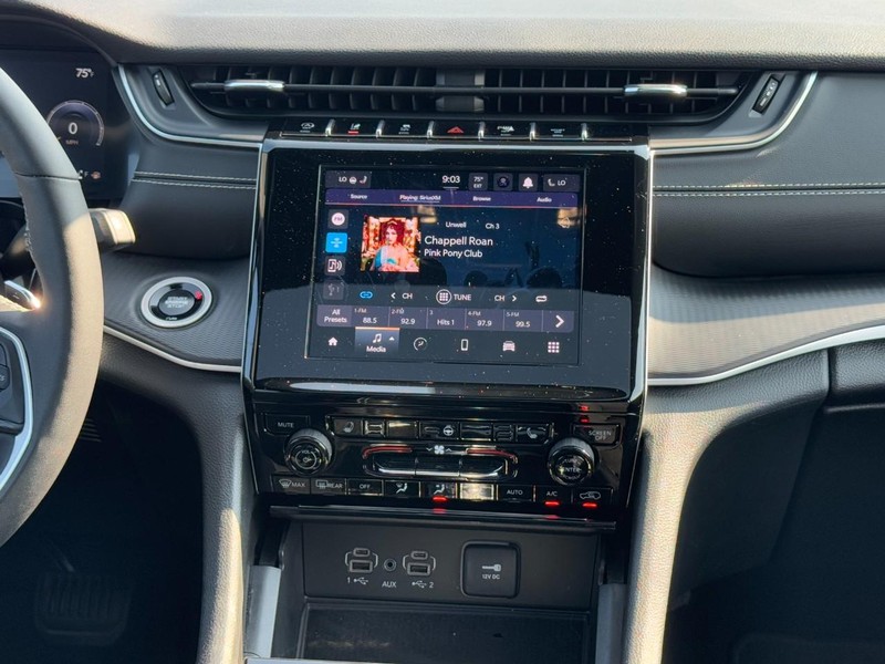 Jeep Grand Cherokee L Vehicle Image 14