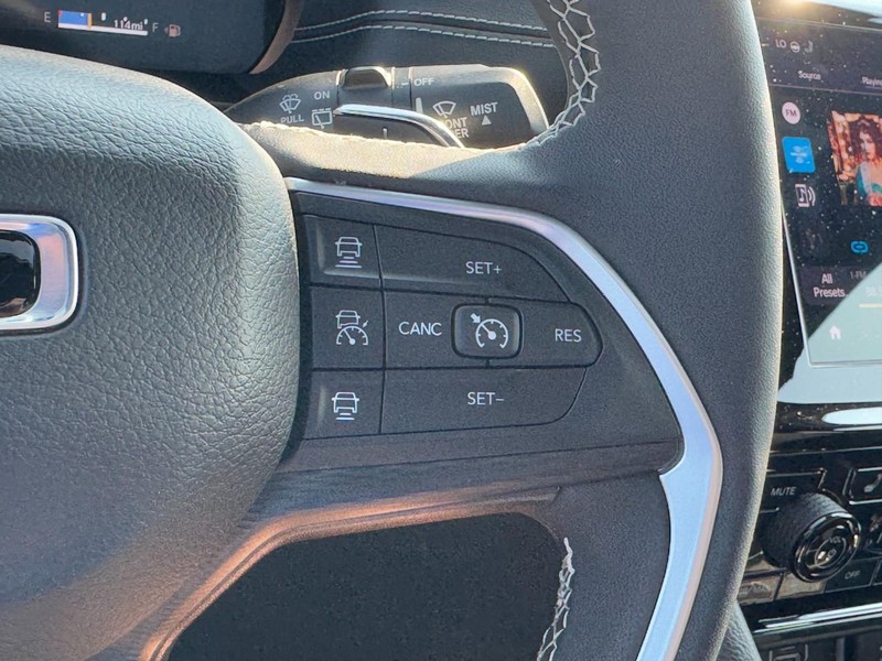 Jeep Grand Cherokee L Vehicle Image 18