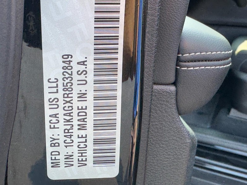 Jeep Grand Cherokee L Vehicle Image 26