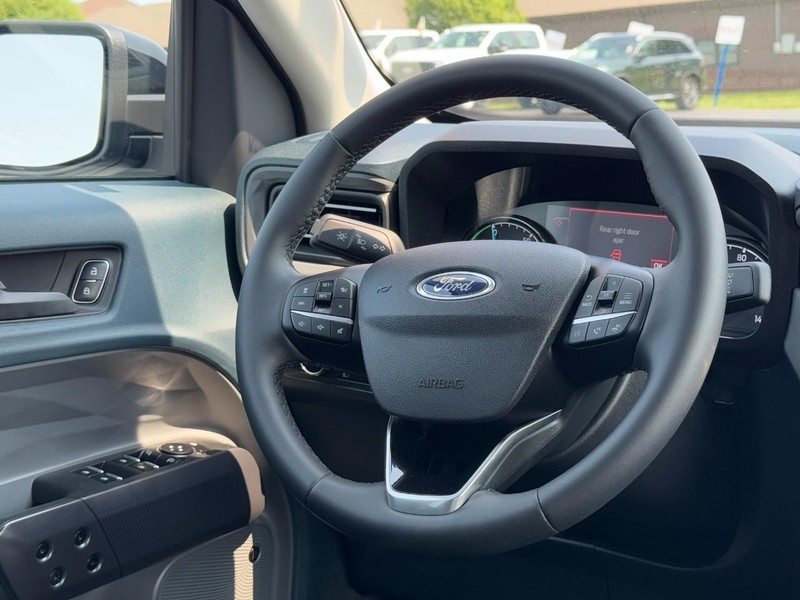 Ford Maverick Vehicle Image 12