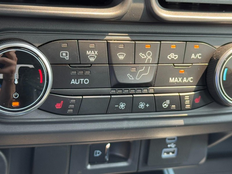 Ford Maverick Vehicle Image 19