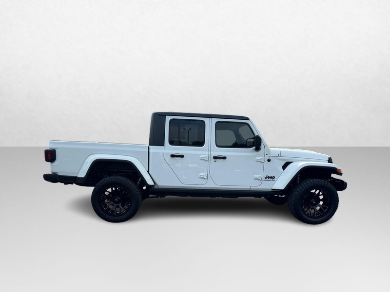 Jeep Gladiator Vehicle Image 02