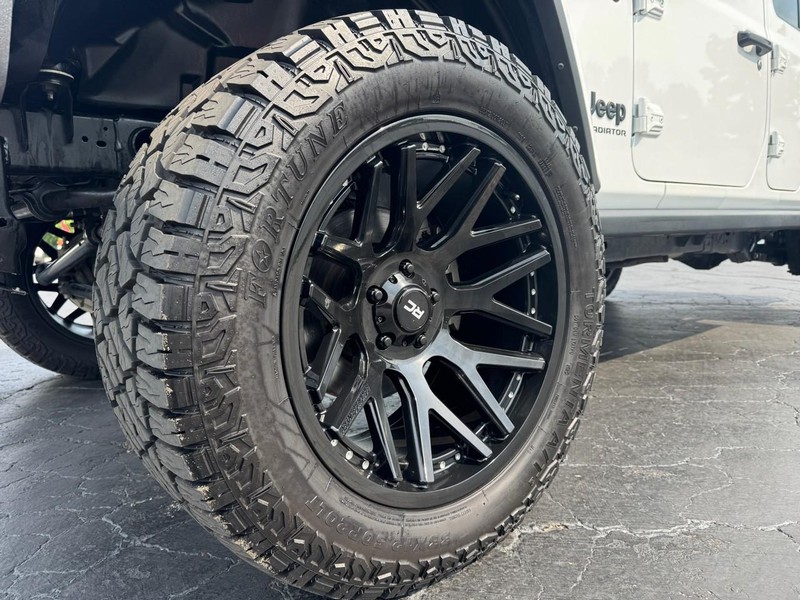 Jeep Gladiator Vehicle Image 07
