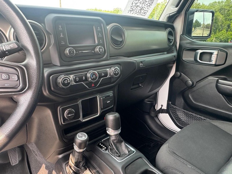 Jeep Gladiator Vehicle Image 14