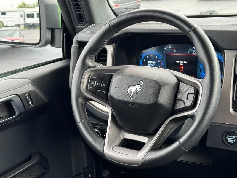 Ford Bronco Vehicle Image 12