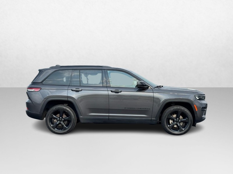 Jeep Grand Cherokee Vehicle Image 02