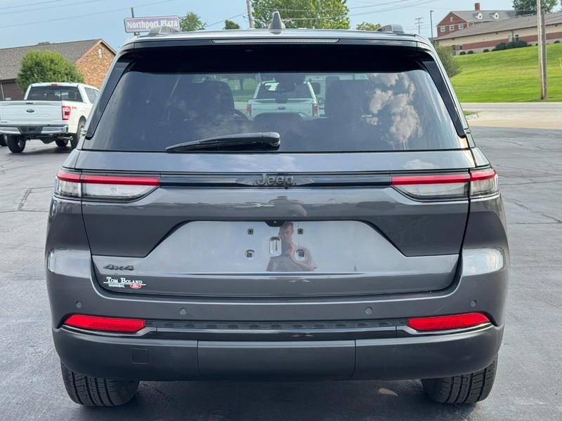 Jeep Grand Cherokee Vehicle Image 04
