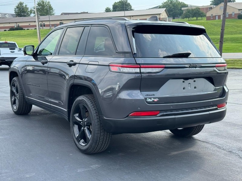 Jeep Grand Cherokee Vehicle Image 06