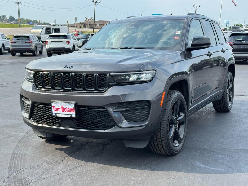 Jeep Grand Cherokee Vehicle Image 08
