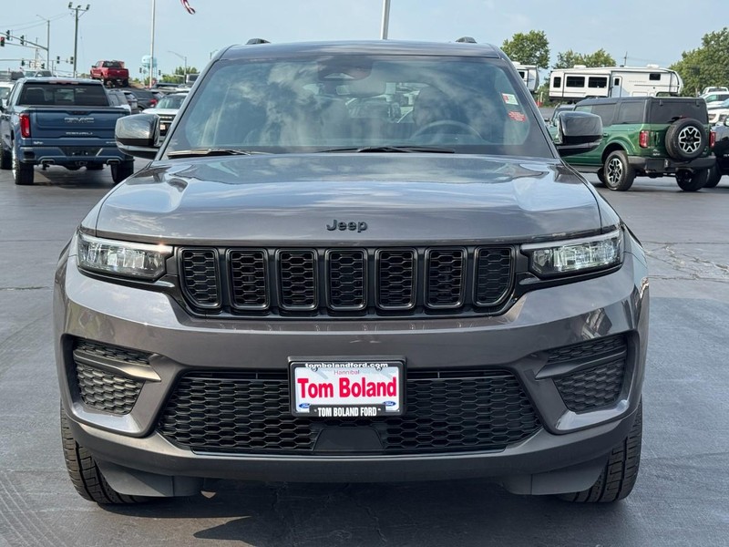 Jeep Grand Cherokee Vehicle Image 09