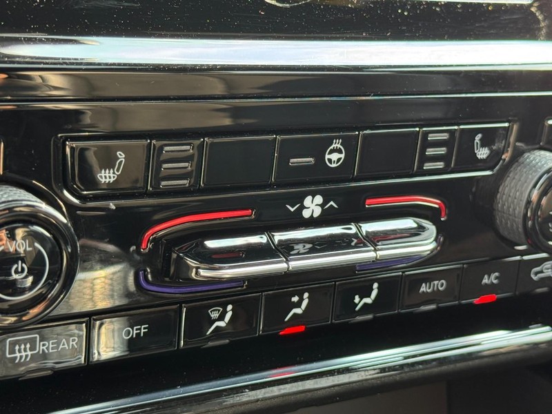 Jeep Grand Cherokee Vehicle Image 19