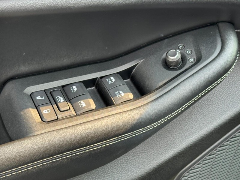 Jeep Grand Cherokee Vehicle Image 21
