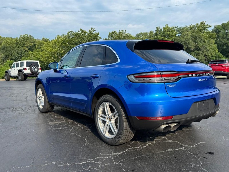 Porsche Macan Vehicle Image 05