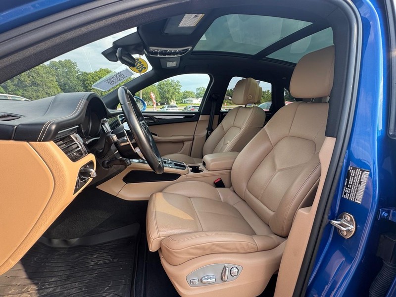Porsche Macan Vehicle Image 09