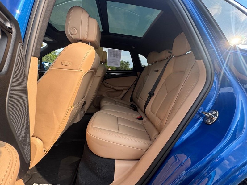 Porsche Macan Vehicle Image 12
