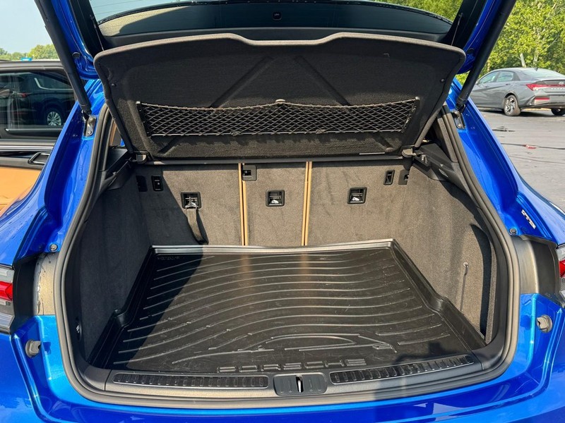 Porsche Macan Vehicle Image 14