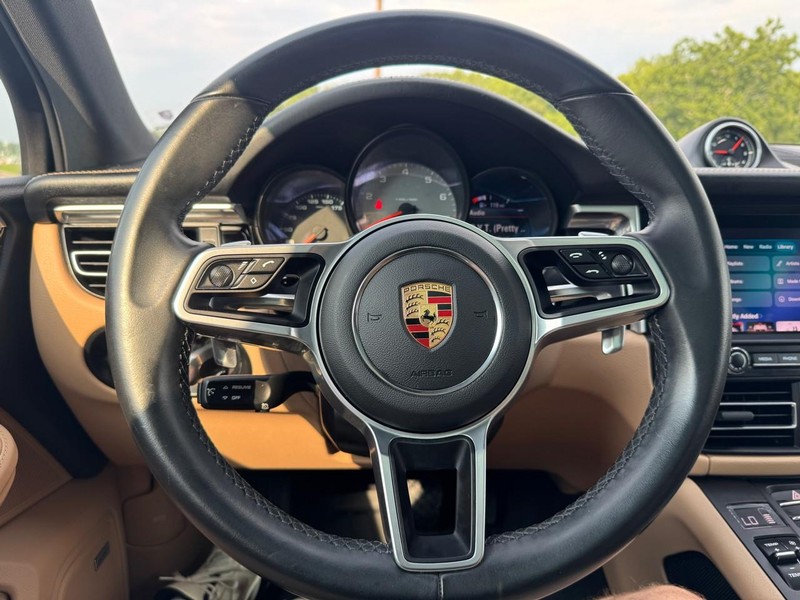 Porsche Macan Vehicle Image 15