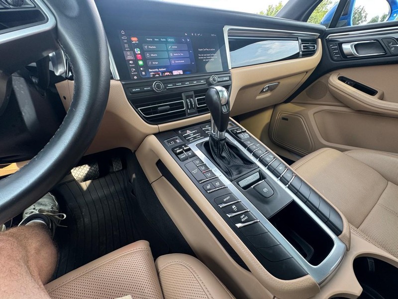 Porsche Macan Vehicle Image 16