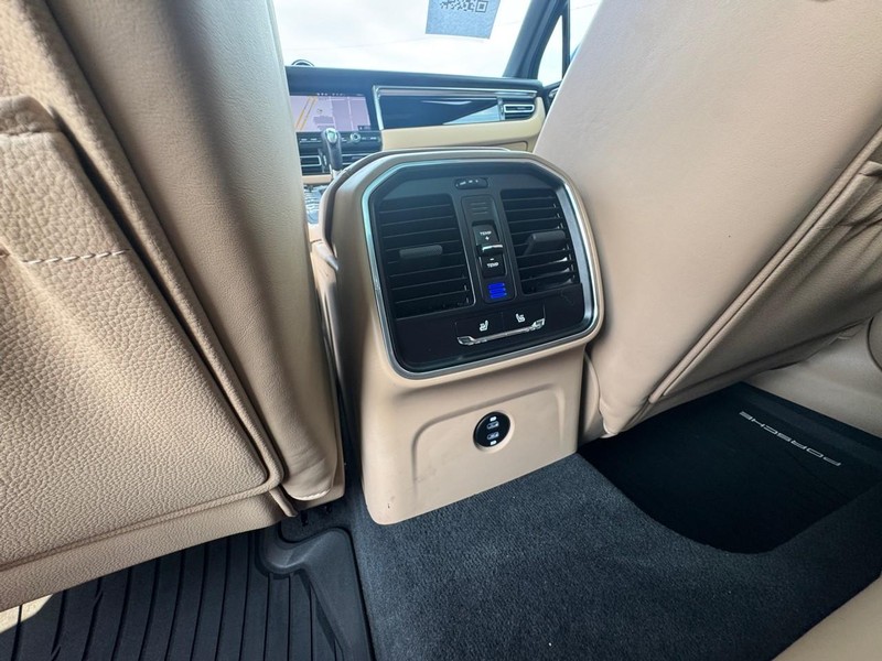 Porsche Macan Vehicle Image 20