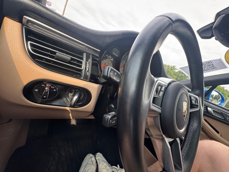 Porsche Macan Vehicle Image 22