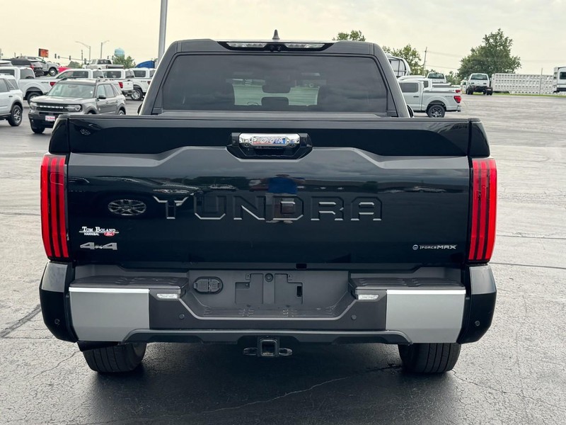 Toyota Tundra 4WD Vehicle Image 04