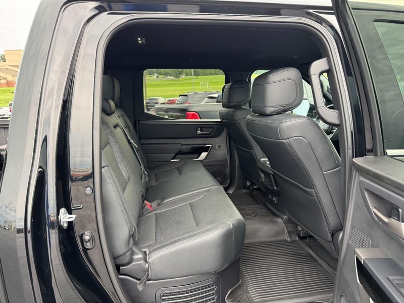 Toyota Tundra 4WD Vehicle Image 10