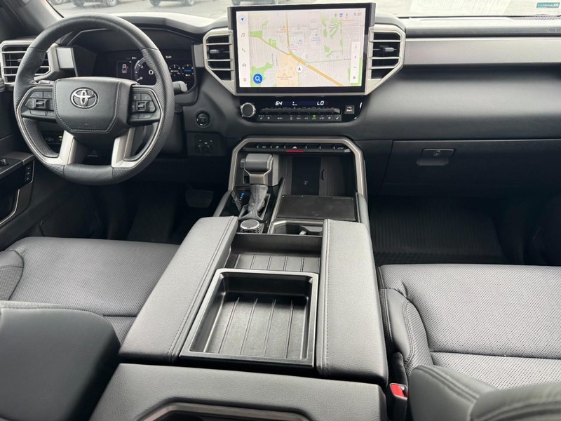 Toyota Tundra 4WD Vehicle Image 11