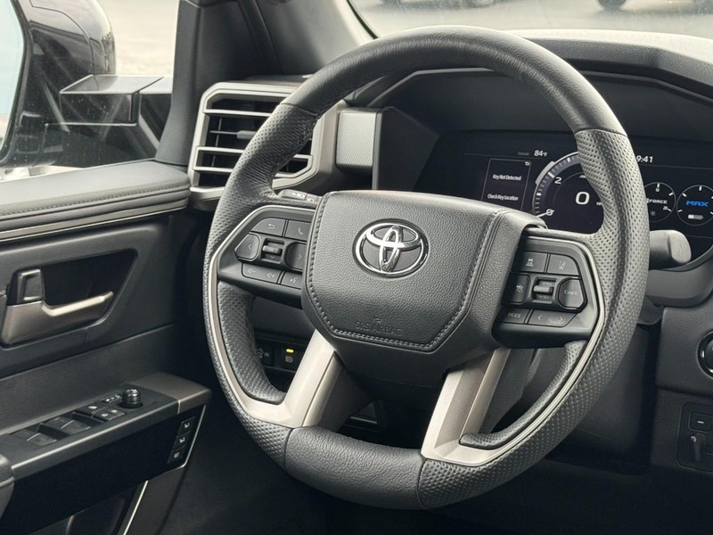 Toyota Tundra 4WD Vehicle Image 12