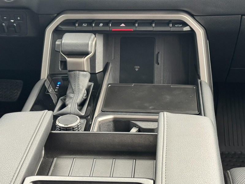 Toyota Tundra 4WD Vehicle Image 14