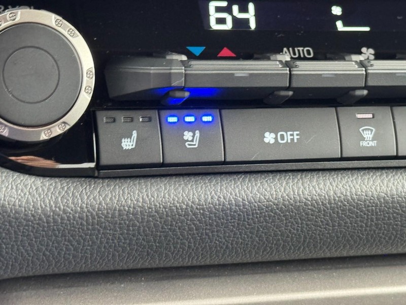 Toyota Tundra 4WD Vehicle Image 21