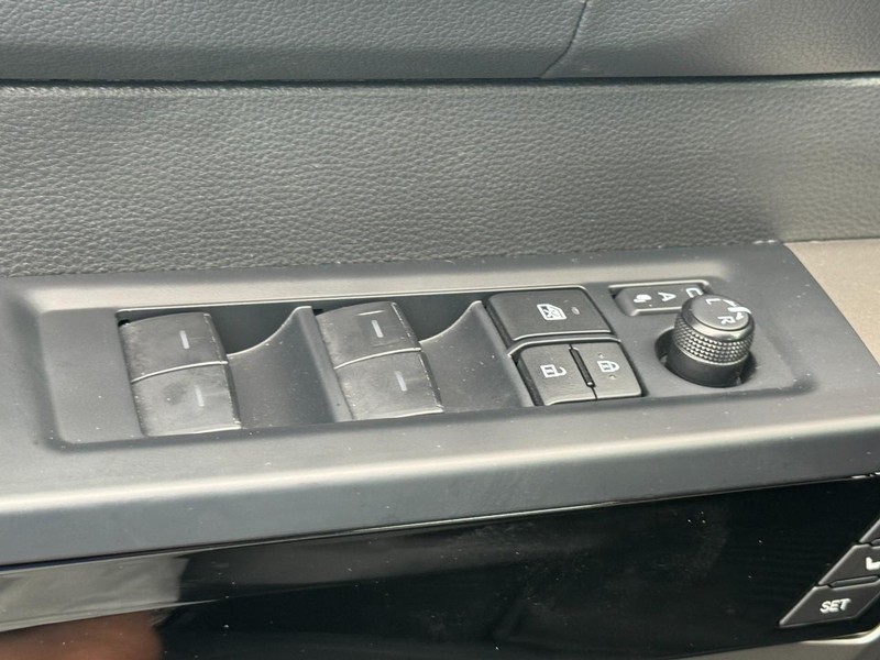 Toyota Tundra 4WD Vehicle Image 24