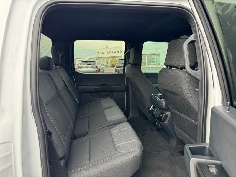 Ford F-150 Vehicle Full-screen Gallery Image 10