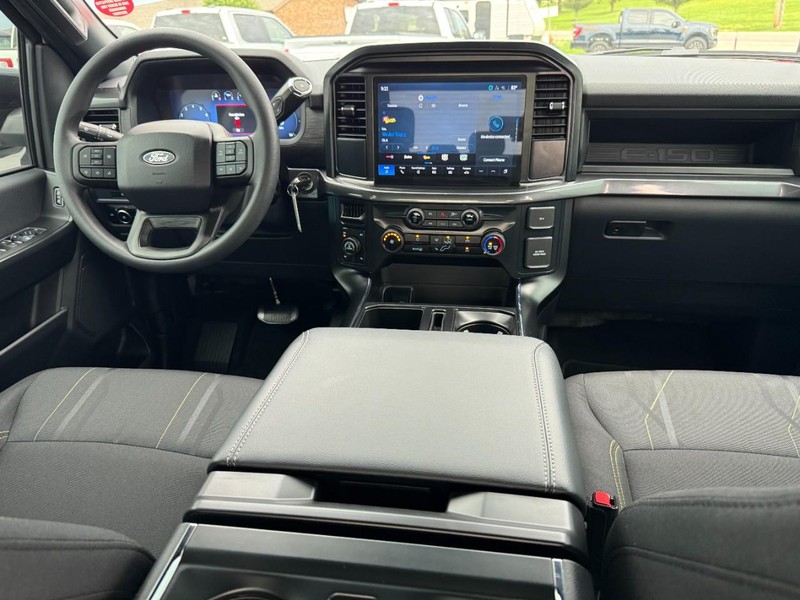 Ford F-150 Vehicle Full-screen Gallery Image 11
