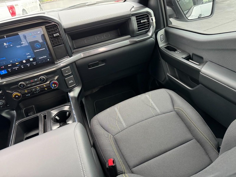 Ford F-150 Vehicle Full-screen Gallery Image 15