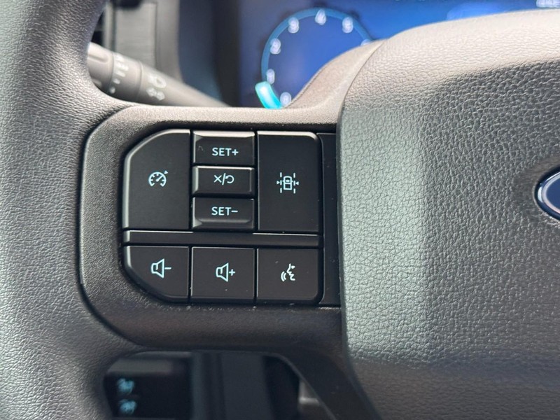 Ford F-150 Vehicle Full-screen Gallery Image 16