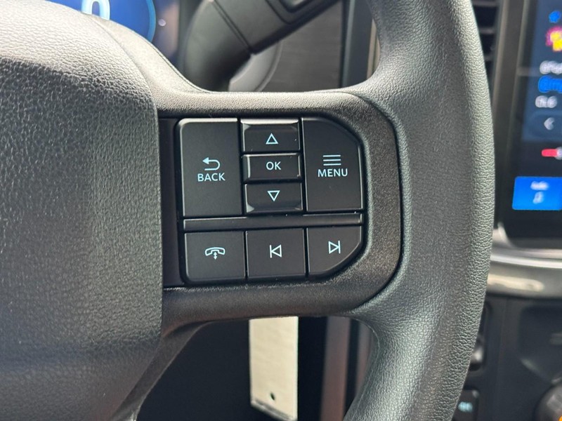 Ford F-150 Vehicle Full-screen Gallery Image 17