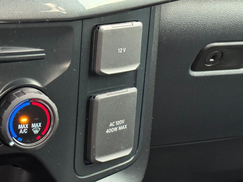 Ford F-150 Vehicle Full-screen Gallery Image 19