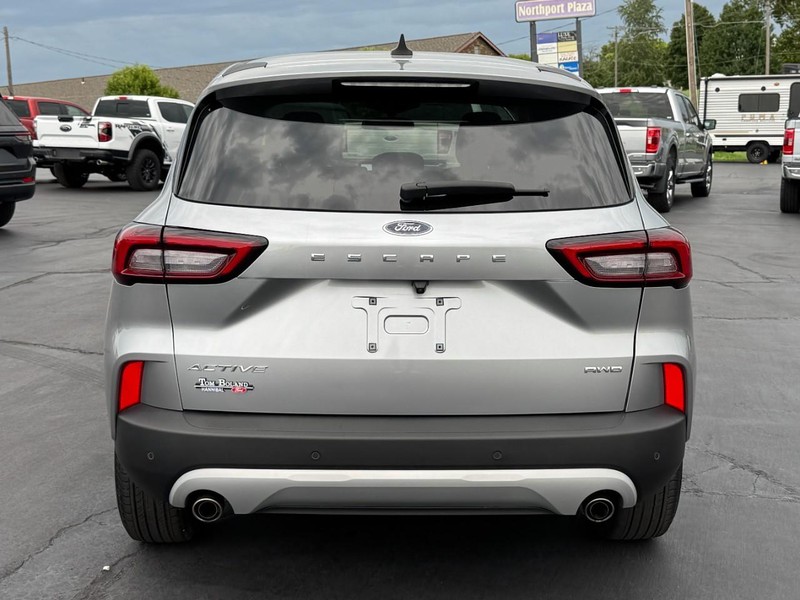 Ford Escape Vehicle Full-screen Gallery Image 04