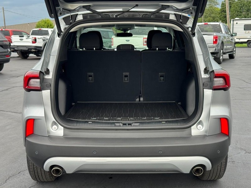 Ford Escape Vehicle Full-screen Gallery Image 05