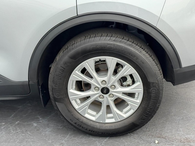 Ford Escape Vehicle Full-screen Gallery Image 07