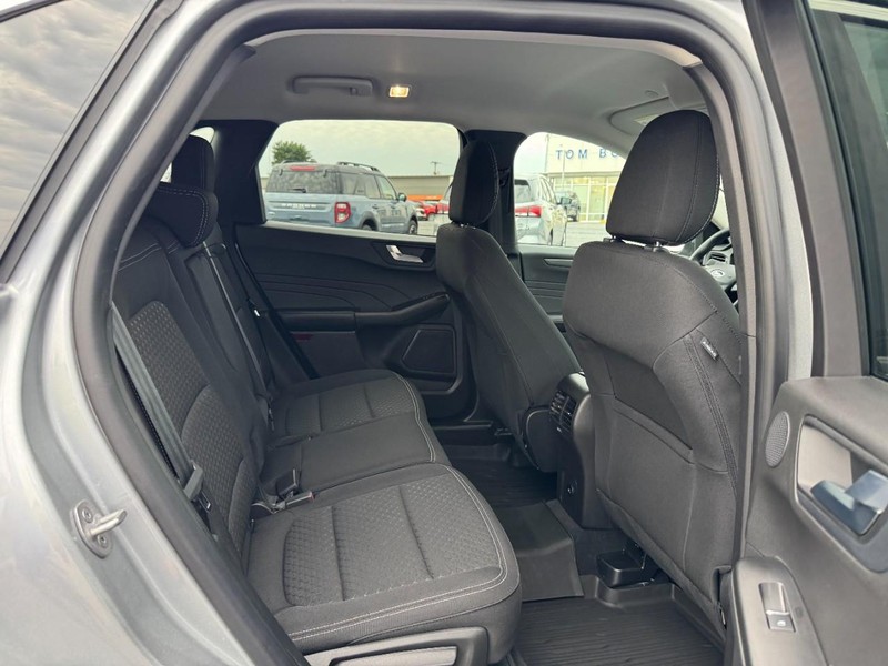 Ford Escape Vehicle Full-screen Gallery Image 10