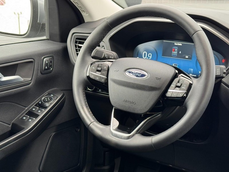 Ford Escape Vehicle Full-screen Gallery Image 12