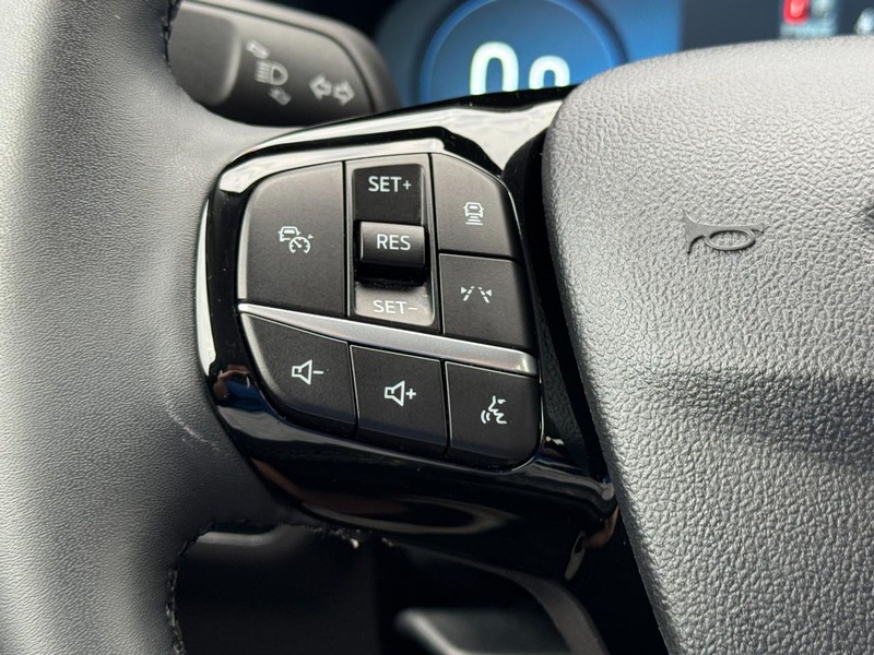 Ford Escape Vehicle Full-screen Gallery Image 17
