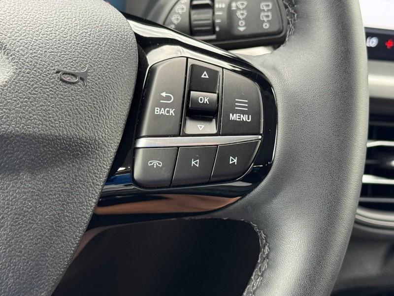Ford Escape Vehicle Full-screen Gallery Image 18