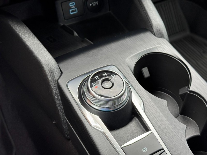 Ford Escape Vehicle Full-screen Gallery Image 20